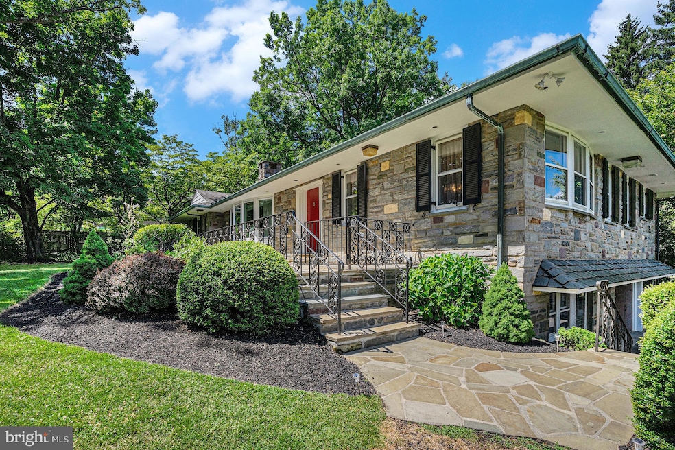 860 Thomas Rd, Lafayette Hill, PA 19444 - photo 1