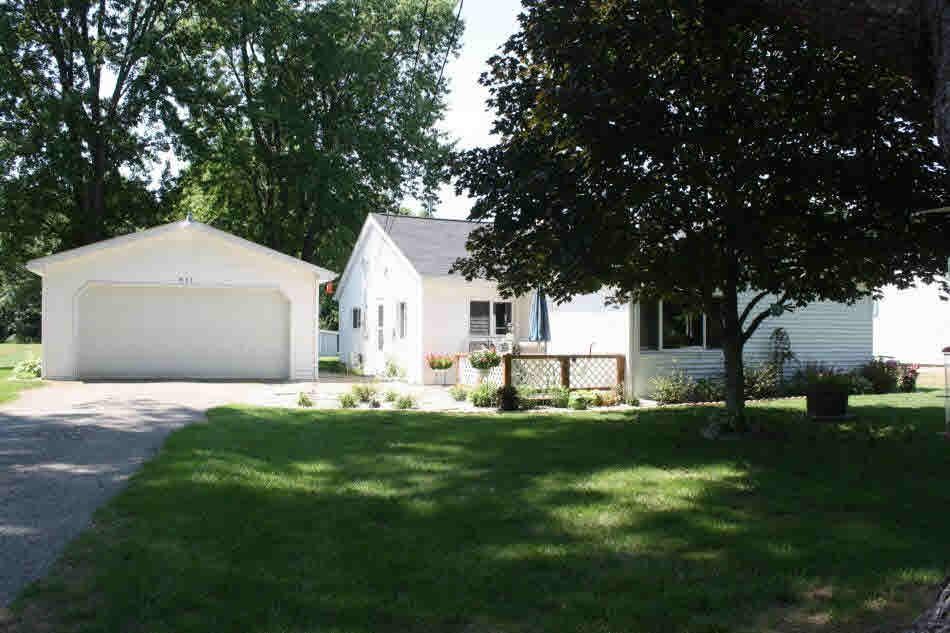 811 N Homer Rd, Midland, MI 48640 - photo 1