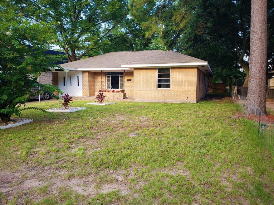 10506 Wolbrook St, Houston, TX 77016 - photo 1