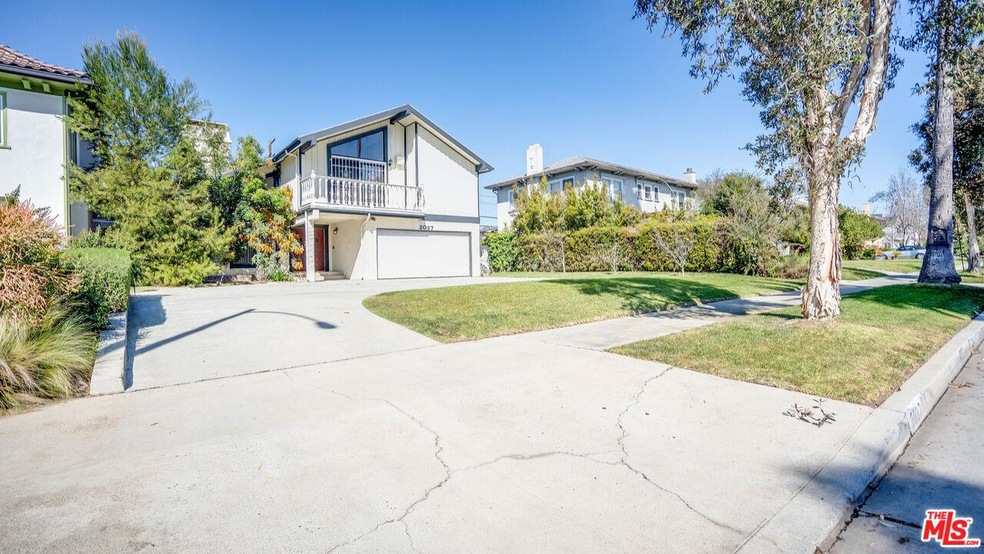 2027 Buckingham Rd, Los Angeles, CA 90016 - photo 1