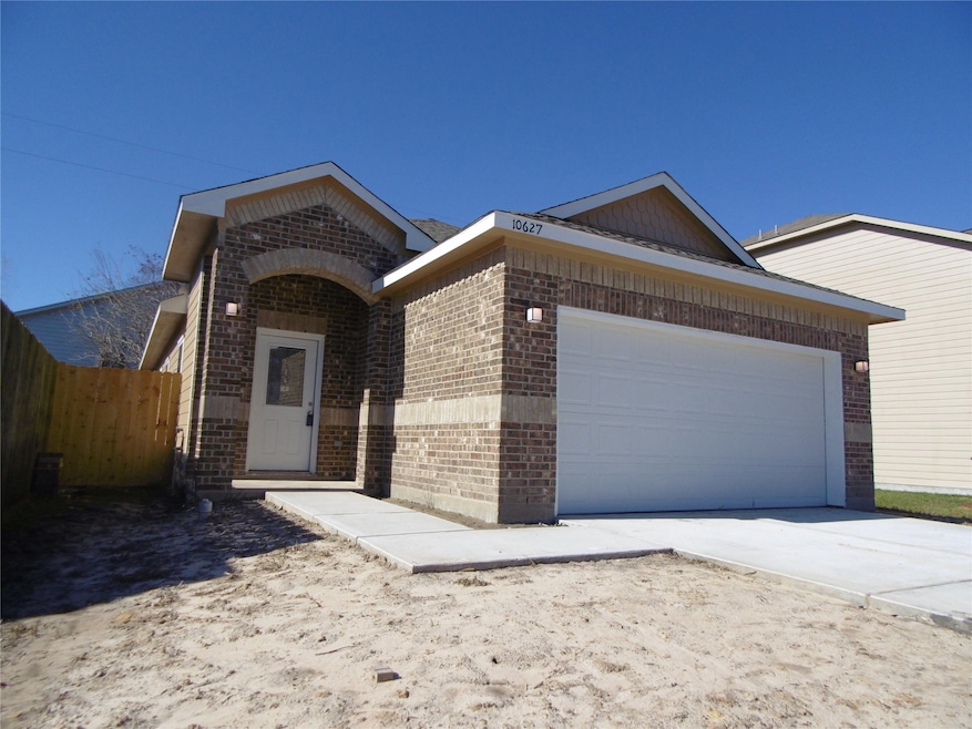 10627 Logger Pine Trail, Houston, TX 77088 - photo 1