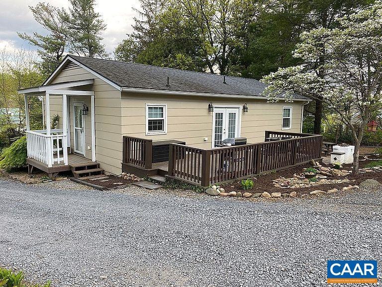 498 Lee Jackson Hwy, Staunton, VA 24401 - photo 1