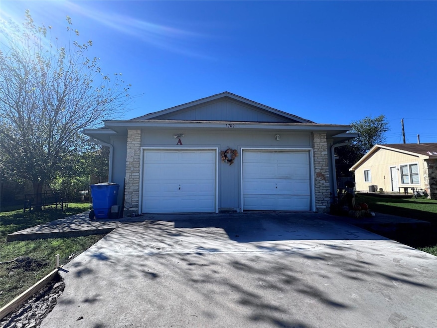 2709 Sunny Ln, Taylor, TX 76574 - photo 1