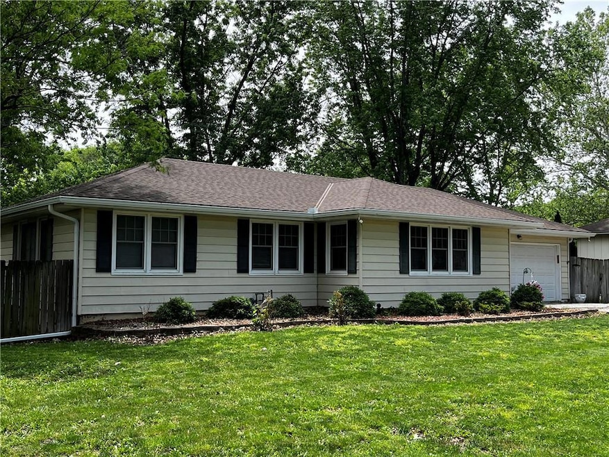 107 SW 19th St, Oak Grove, MO 64075 - photo 1