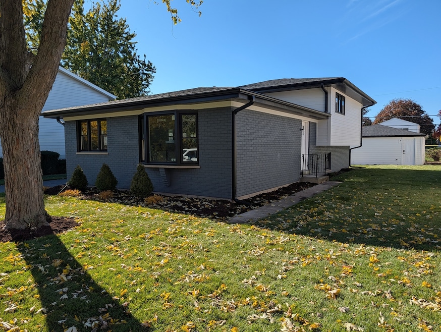 564 N Adele St, Elmhurst, IL 60126 - photo 1