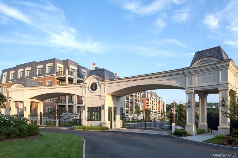 Ritz-Carlton Residences unit 3211, North Hills, NY 11040 - photo 1