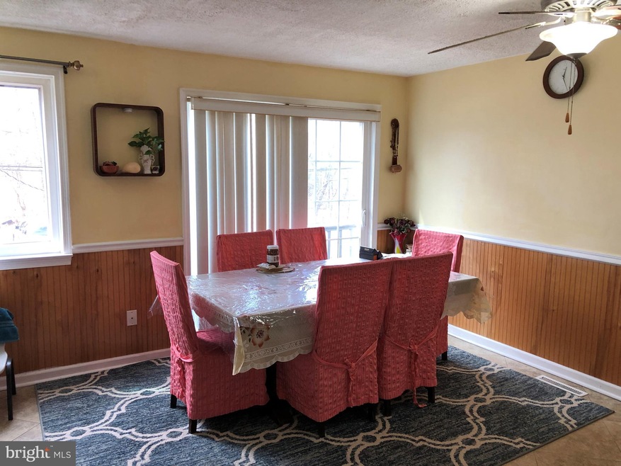 868 Wedgewood Dr, Lansdale, PA 19446 - photo 1