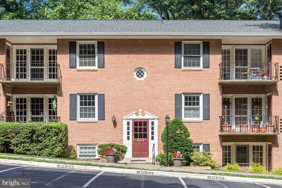 3814 Lyndhurst Dr unit 301, Fairfax, VA 22031 - photo 1