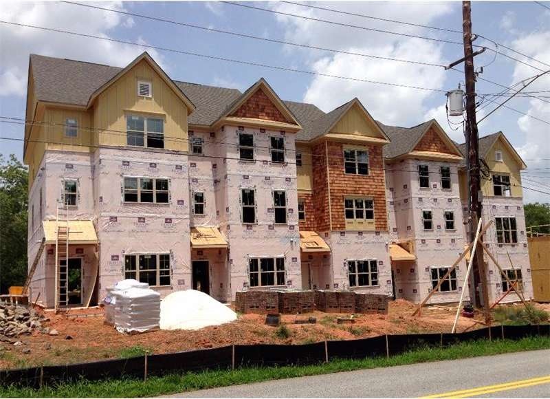 Unit 25 is the middle unit of this 5-unit building
