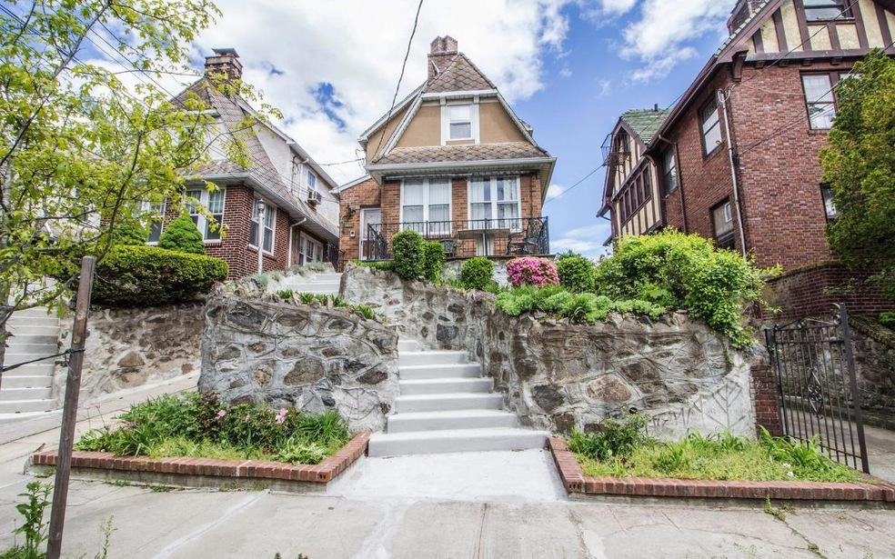 6122 Tyndall Ave, Bronx, NY 10471 - photo 1