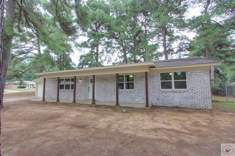 3710 Honeysuckle Ln, Texarkana, TX 75503 - photo 1