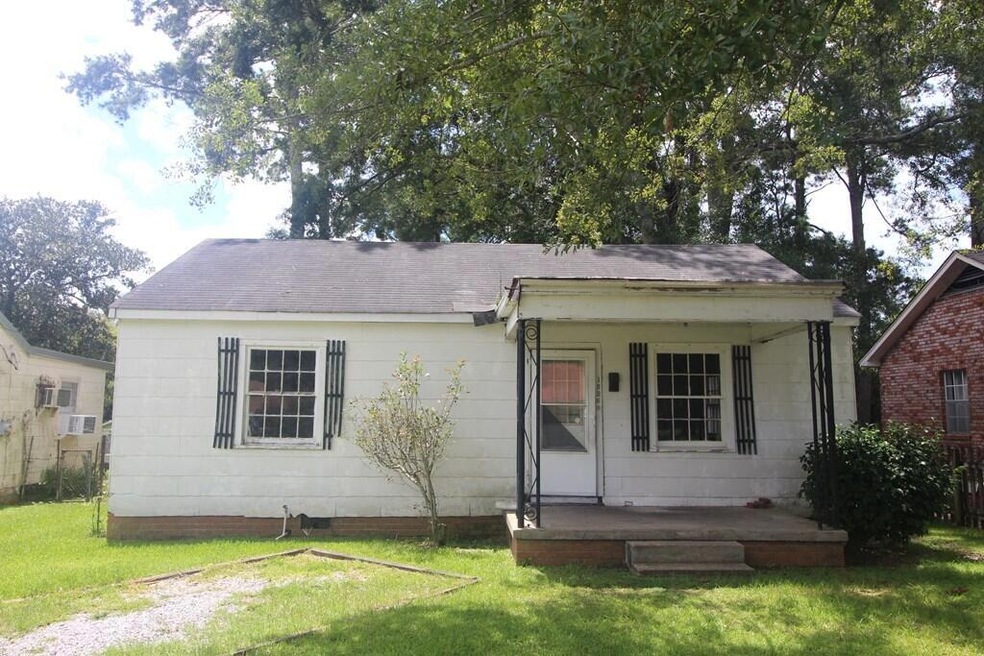1626 Lincoln St, Laurel, MS 39440 - photo 1