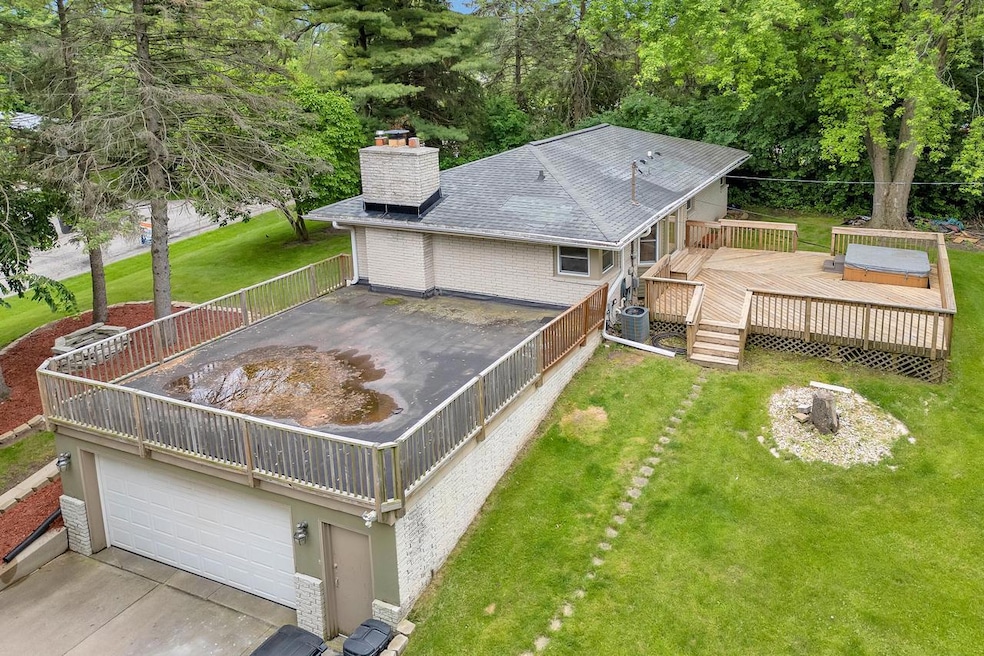 4609 S 109th St-34