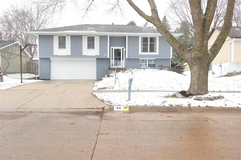 44 Clive Dr NW, Cedar Rapids, IA 52405 - photo 1