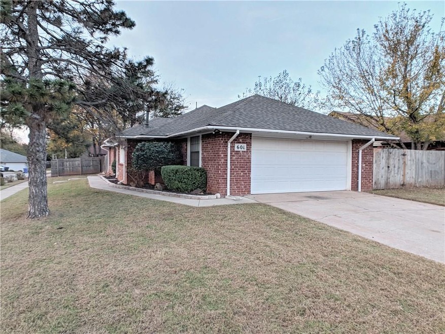 601 Golden Eagle Dr, Norman, OK 73072 - photo 1