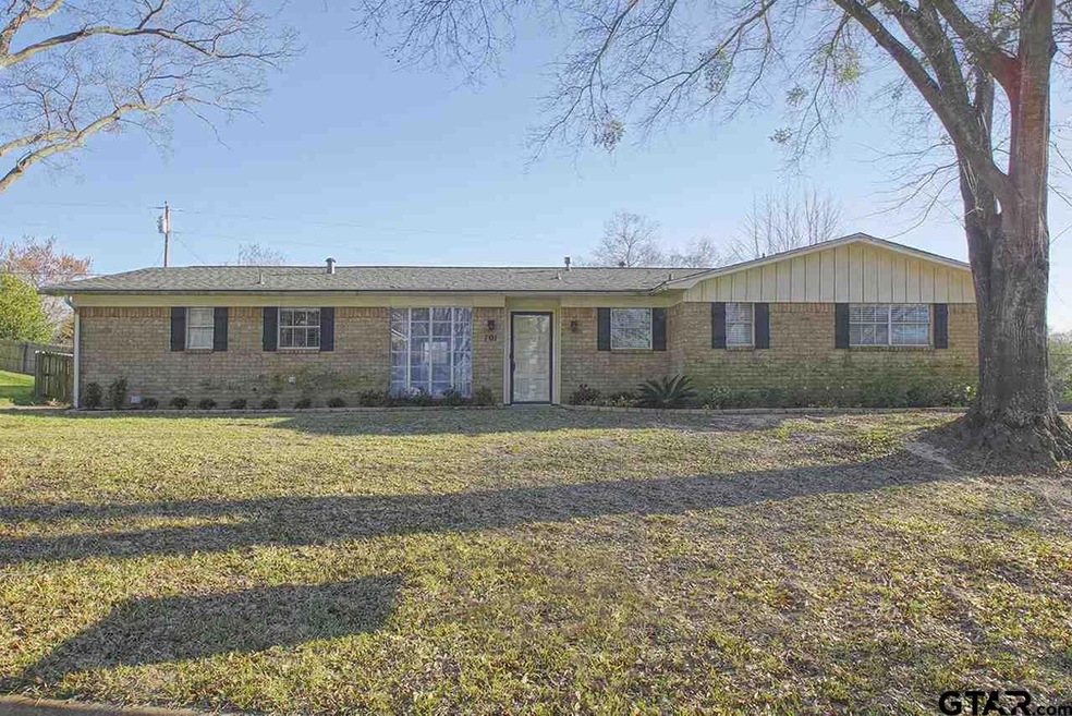 701 701 Pam Dr, Tyler, TX 75703 - photo 1