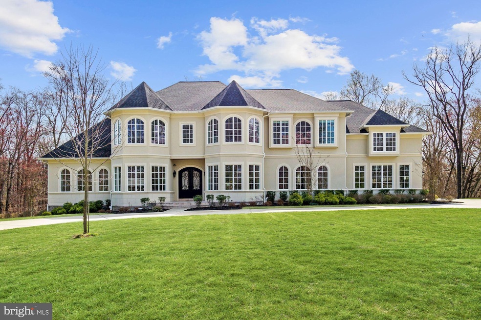 8560 Horseshoe Ln, Potomac, MD 20854 - photo 1