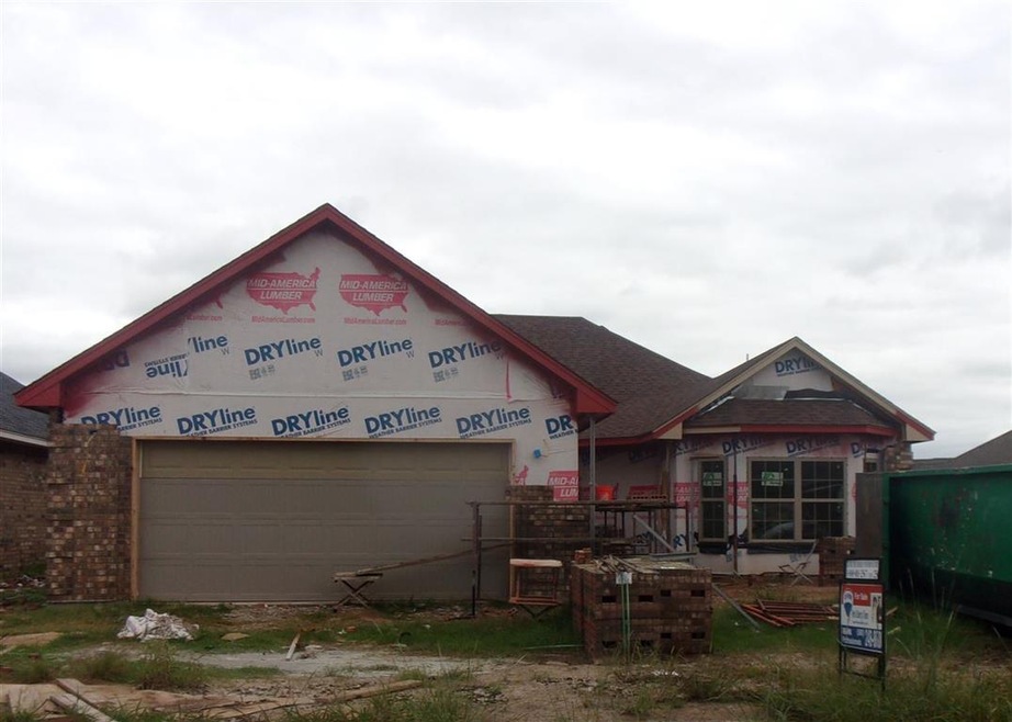 211 NW Granite Ave, Cache, OK 73527 - photo 1