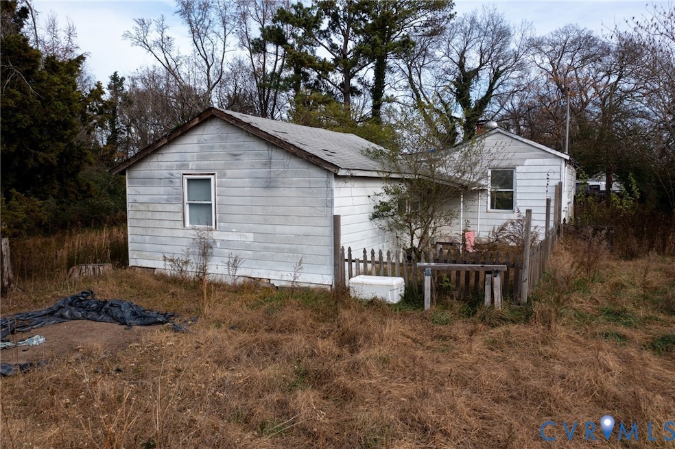 452 Orange Ln, Petersburg, VA 23803 - photo 1