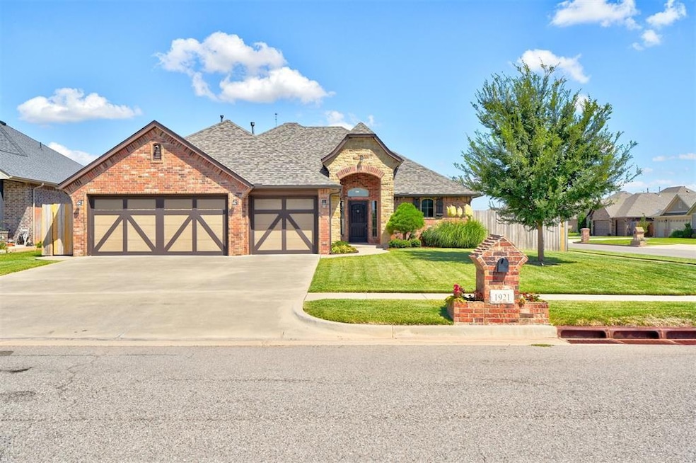 1921 NE 25th St, Moore, OK 73160 - photo 1