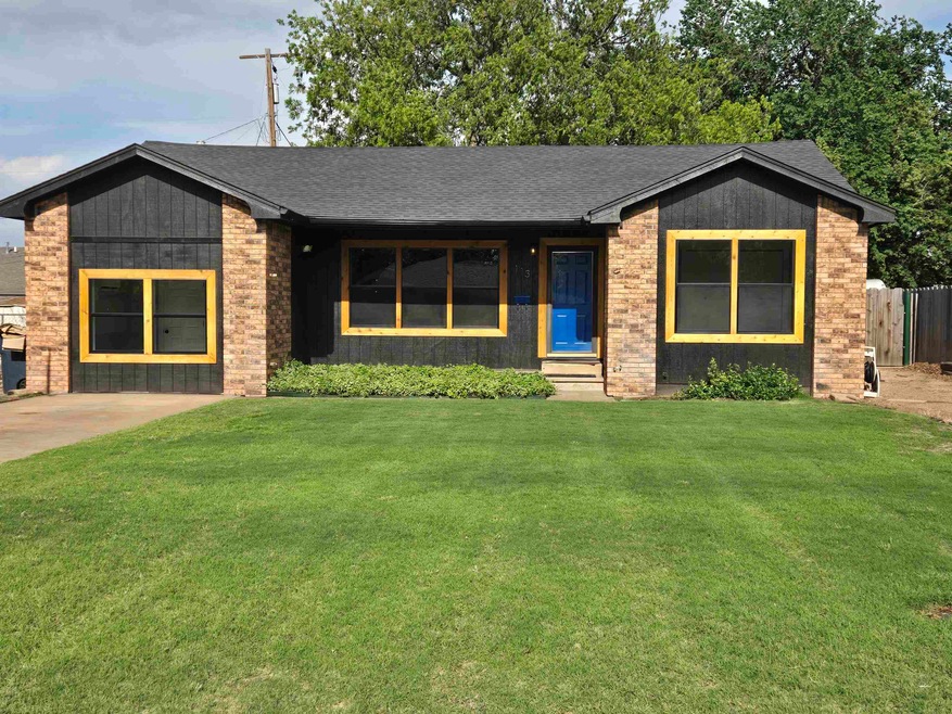 113 S Mckinley St, Enid, OK 73703 - photo 1