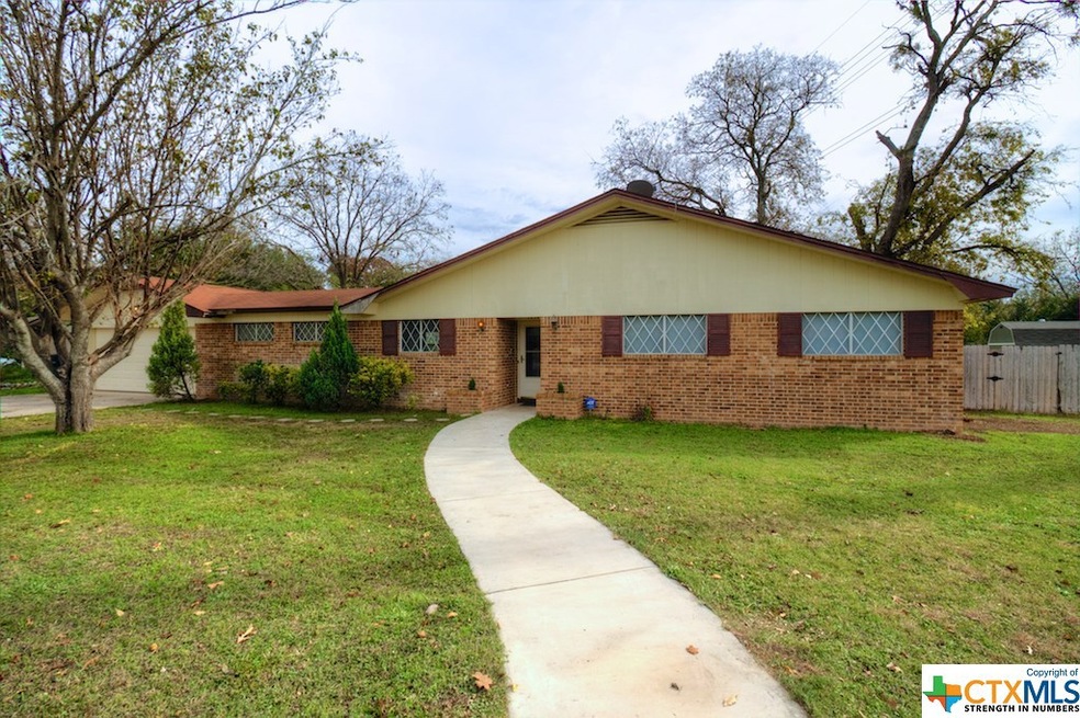 1234 Common St, New Braunfels, TX 78130 - photo 1