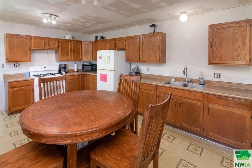 702 5th St, Onawa, IA 51040 - photo 1