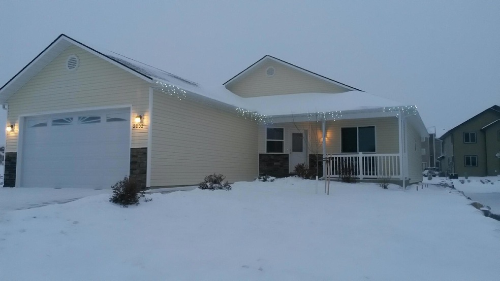 Front of Home<|><|>