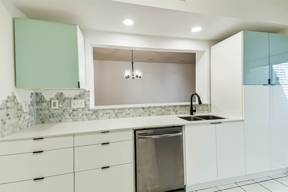 9809 Richmond Ave unit 3, Houston, TX 77042 - photo 1