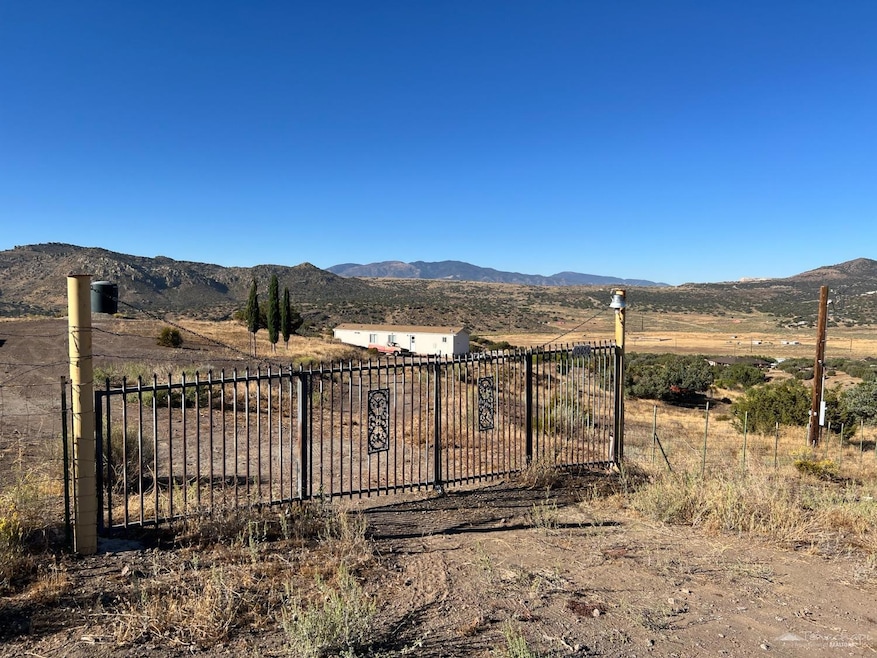 10656 Pretoria Rd, Tehachapi, CA 93561 - photo 1