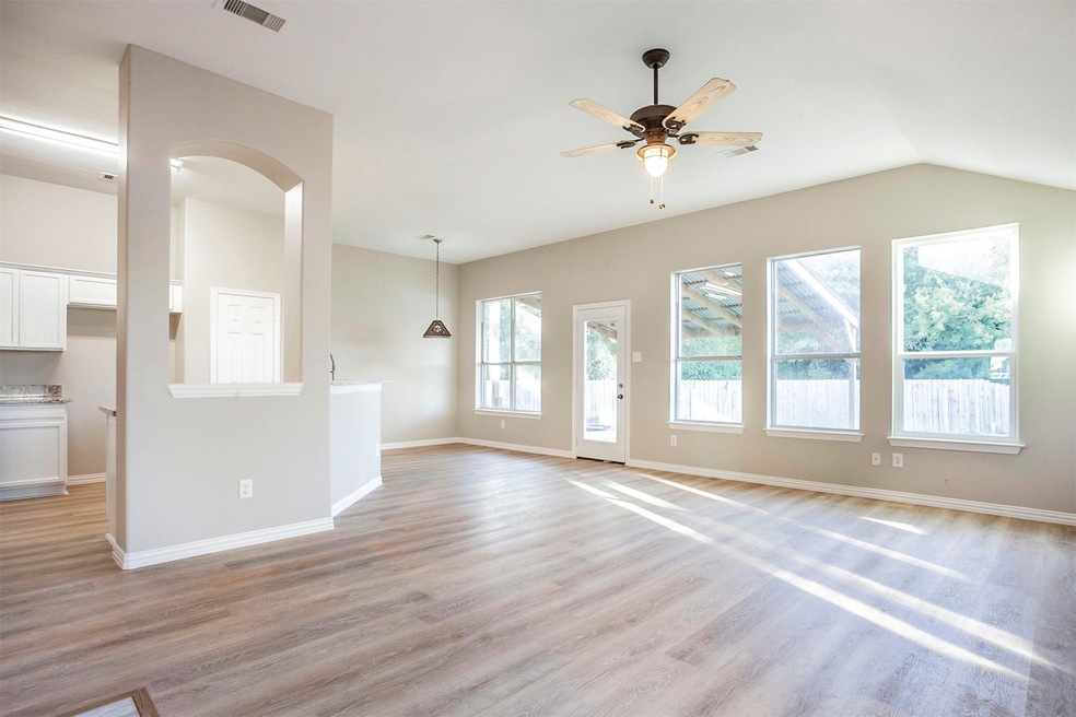 687 Columbia St, Alvin, TX 77511 - photo 1