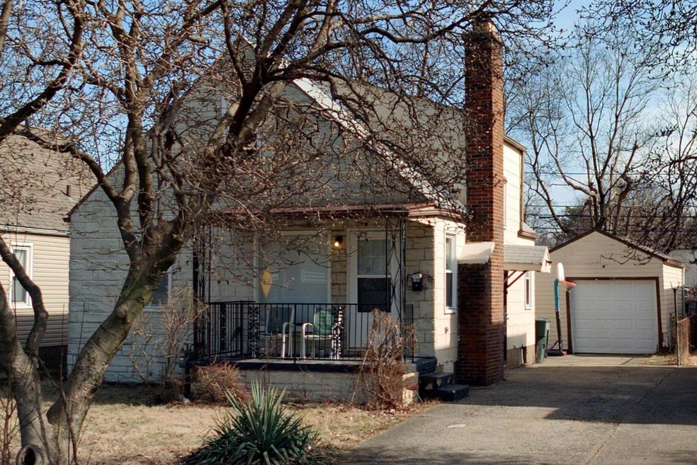 704 Napoleon Exterior Front
