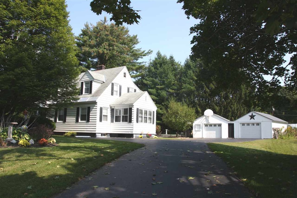 244 E Proctor Rd, Center Rutland, VT 05736 - photo 1