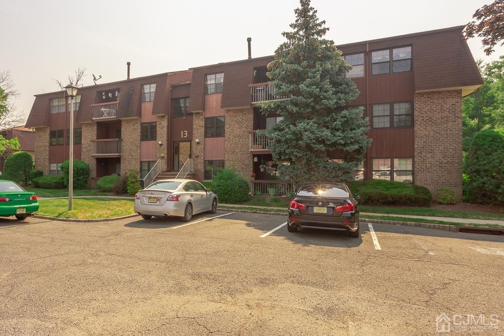 149 Overlook Ct, Woodbridge, NJ 07095 - photo 1