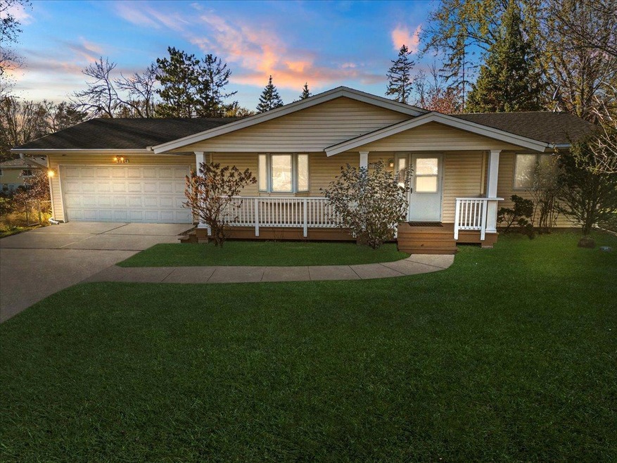 5364 Miracle Ln, Minnetonka, MN 55345 - photo 1