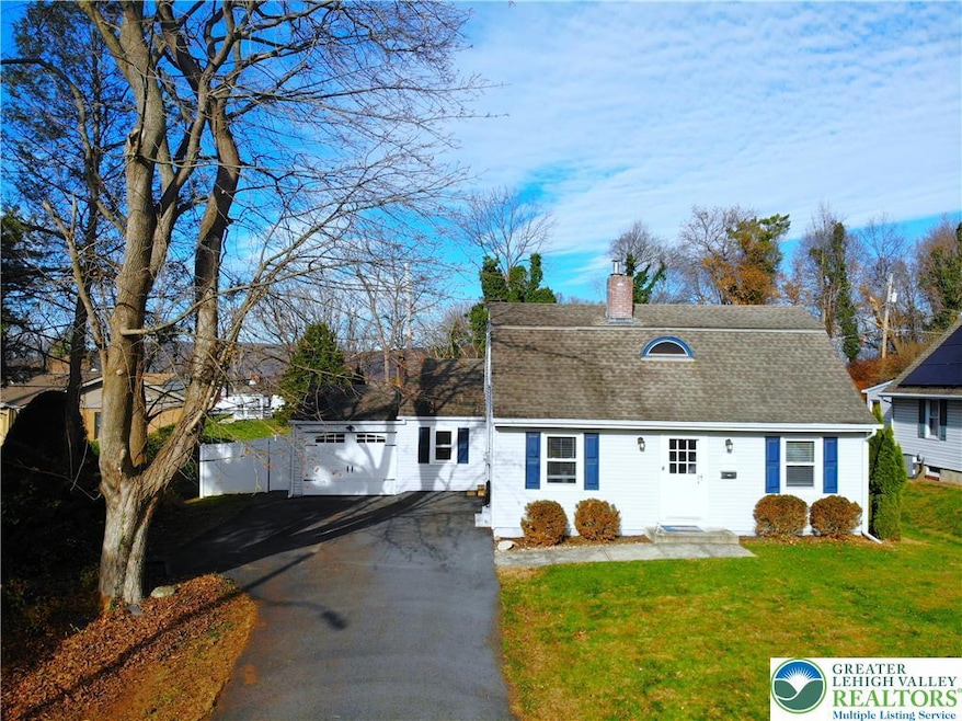 915 Birch Rd, Hellertown, PA 18055 - photo 1