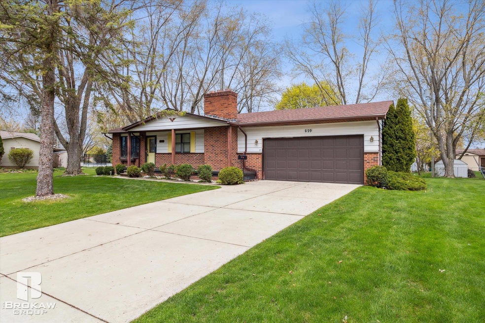 629 Winters Eave, Flushing, MI 48433 - photo 1