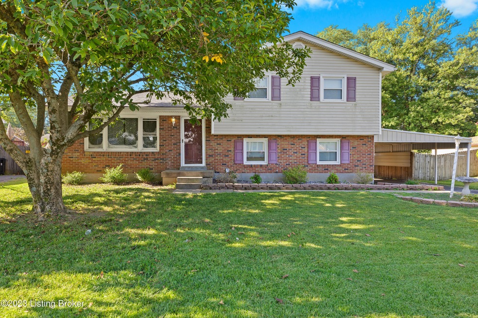 9402 Doewood Ln, Louisville, KY 40291 - photo 1