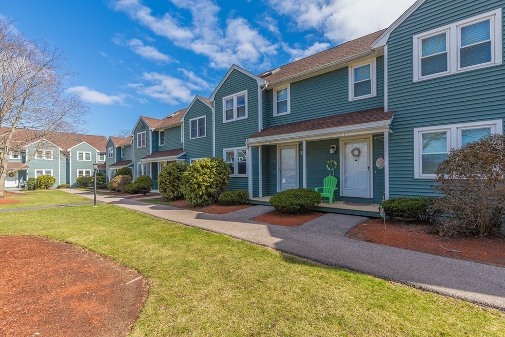 551 Hildreth St unit 18, Dracut, MA 01826 - photo 1