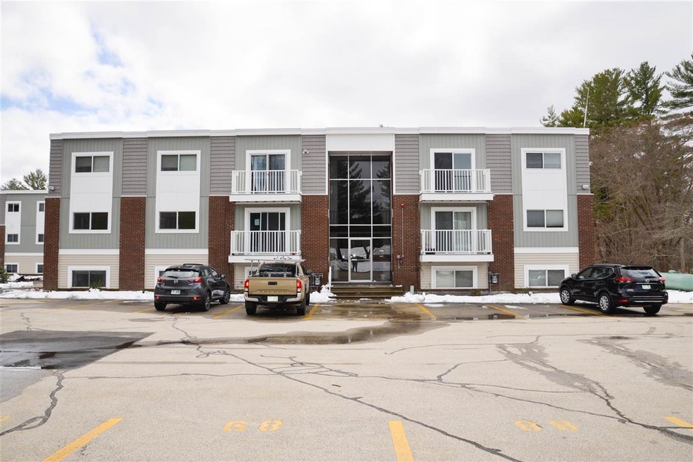 79 Constitution Dr unit 79, Londonderry, NH 03053 - photo 1
