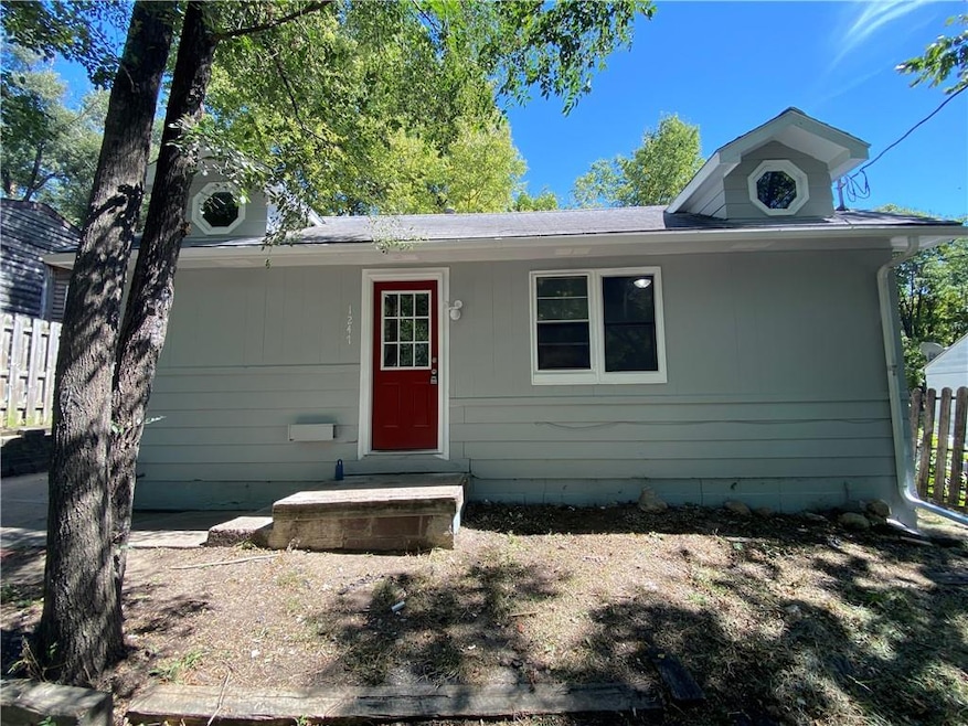 1247 E 34th St, Des Moines, IA 50317 - photo 1