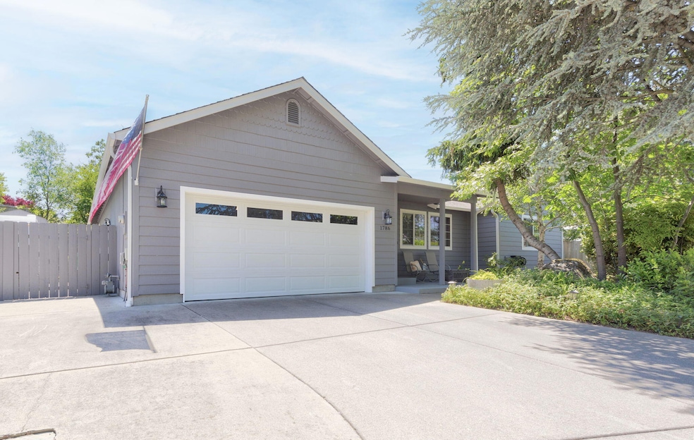1786 Brookhurst