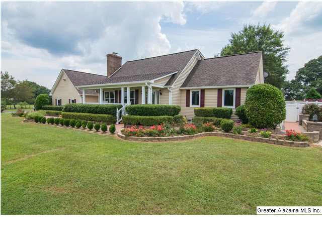 Beautiful Horse Farm on 18.5 acres!