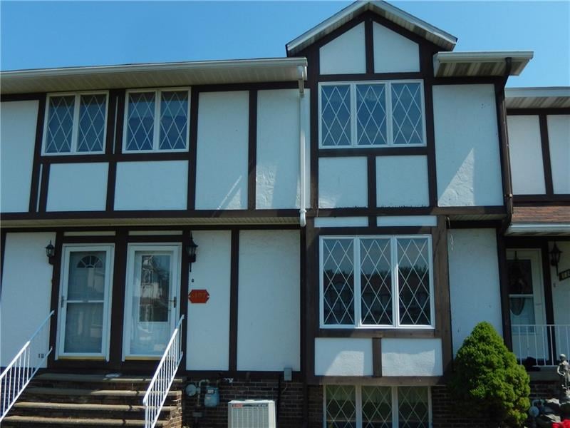 1107 Alpen Strasse offers it all!