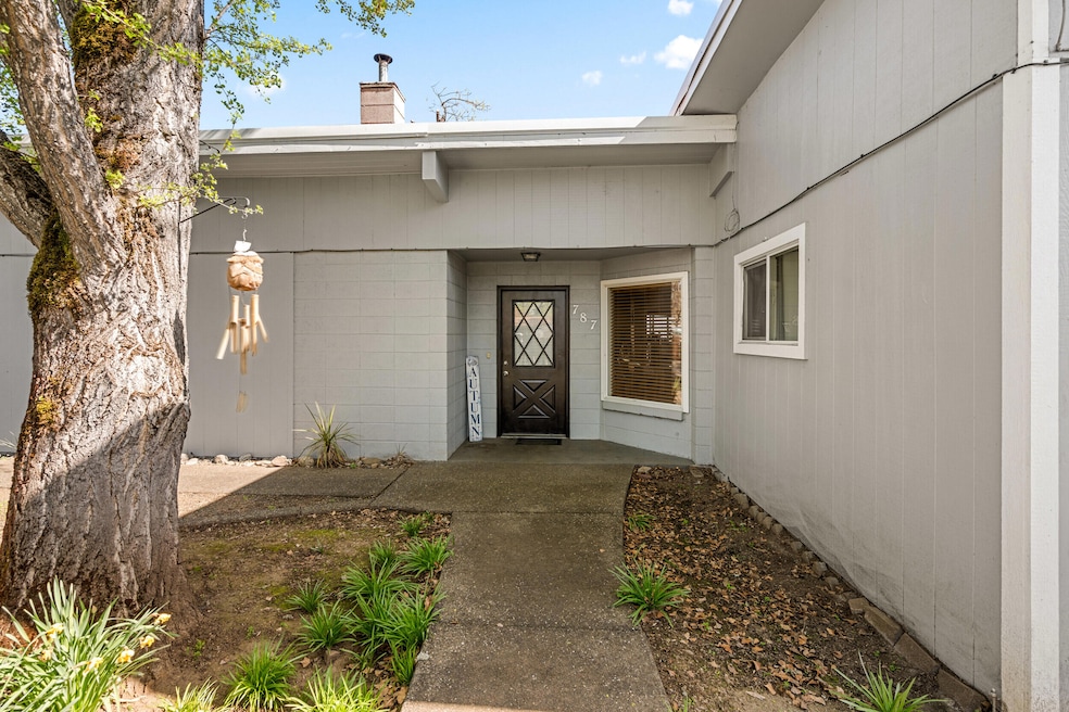 2_787 s shasta avenue - 02