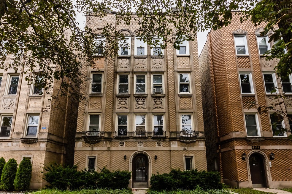 6140 N Mozart St, Chicago, IL 60659 - photo 1