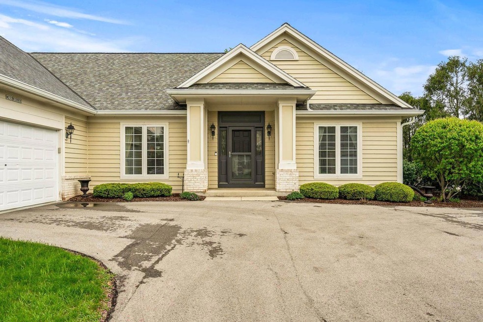 W233N3095 Oakmont Ct unit B, Pewaukee, WI 53072 - photo 1