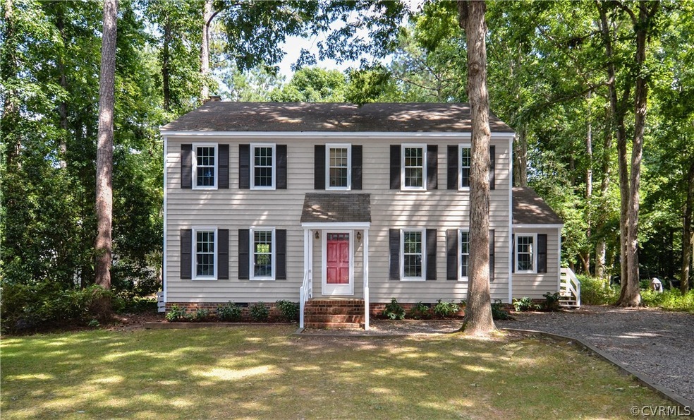 Welcome to this adorable 2-story Colonial home in