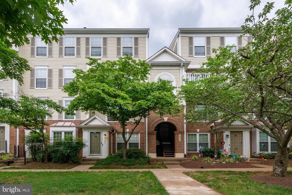 46944 Courtyard Square unit 302, Sterling, VA 20164 - photo 1