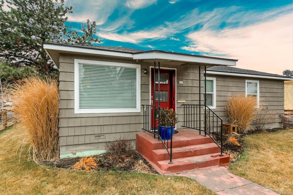 805 NW Columbia St, Bend, OR 97701 - photo 1